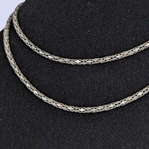 V. Dainty Mesh Chain Necklace